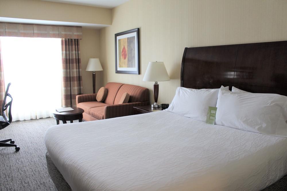 Hilton Garden Inn Toronto Airport Mississauga Exterior photo