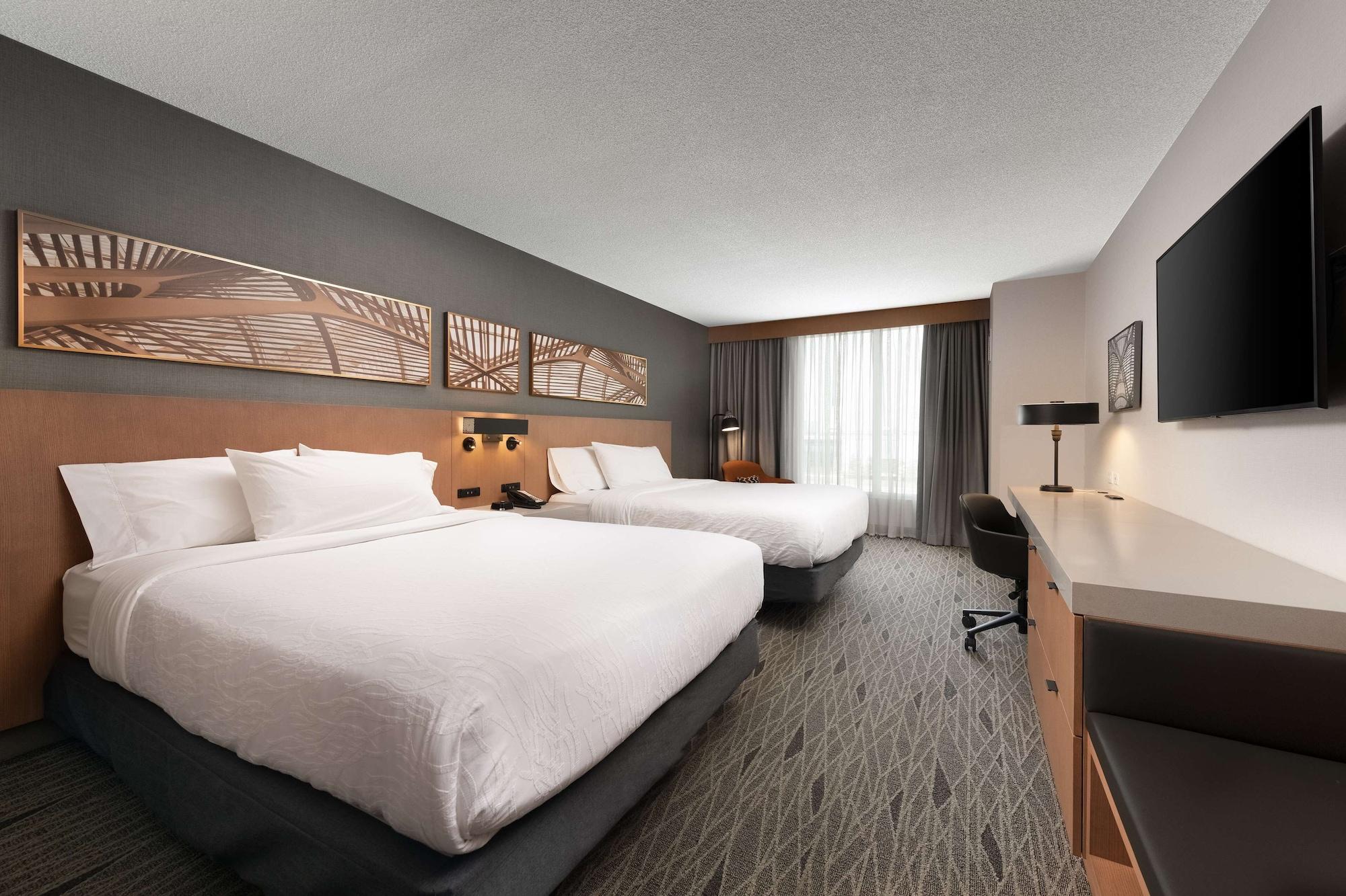 Hilton Garden Inn Toronto Airport Mississauga Exterior photo