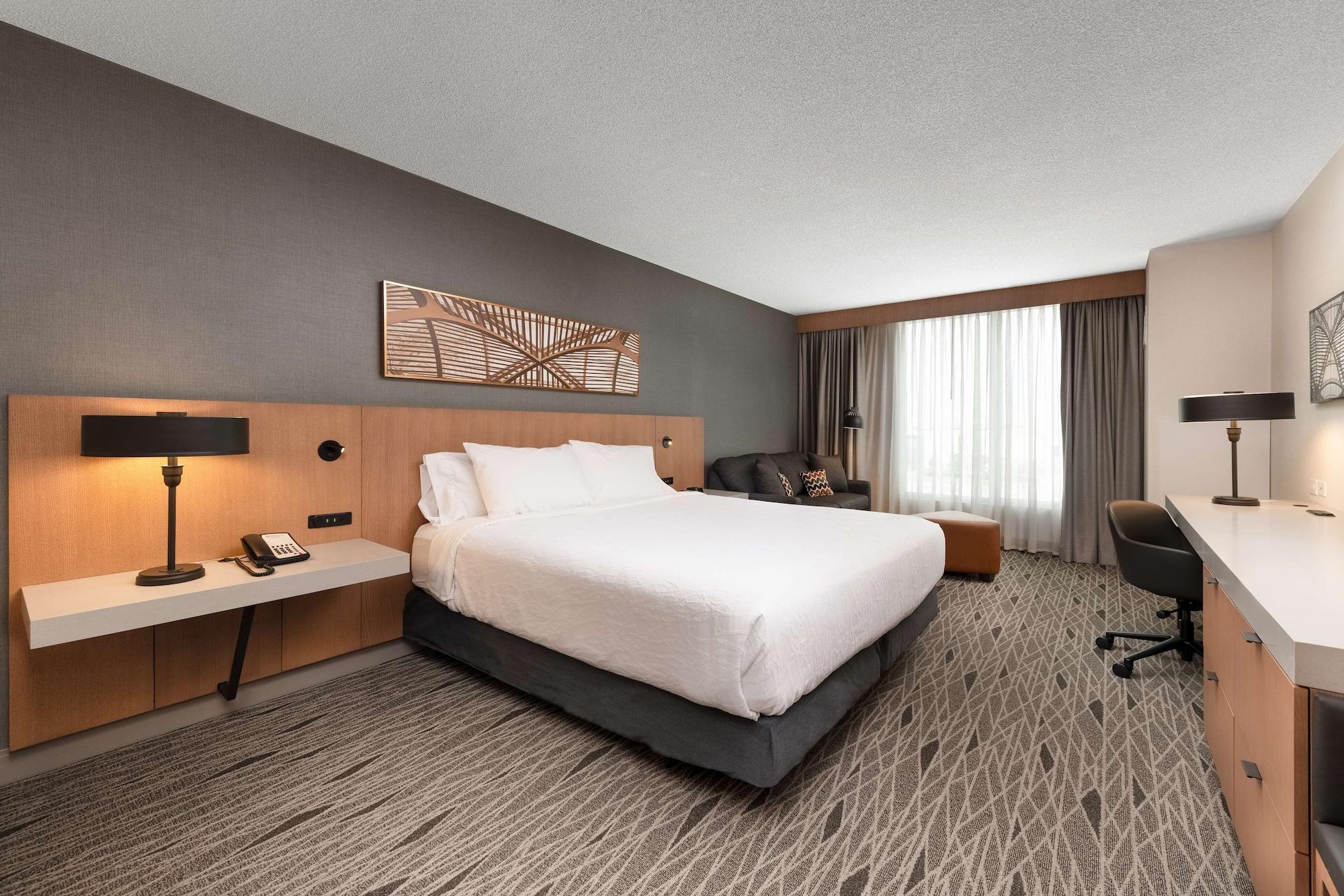 Hilton Garden Inn Toronto Airport Mississauga Exterior photo