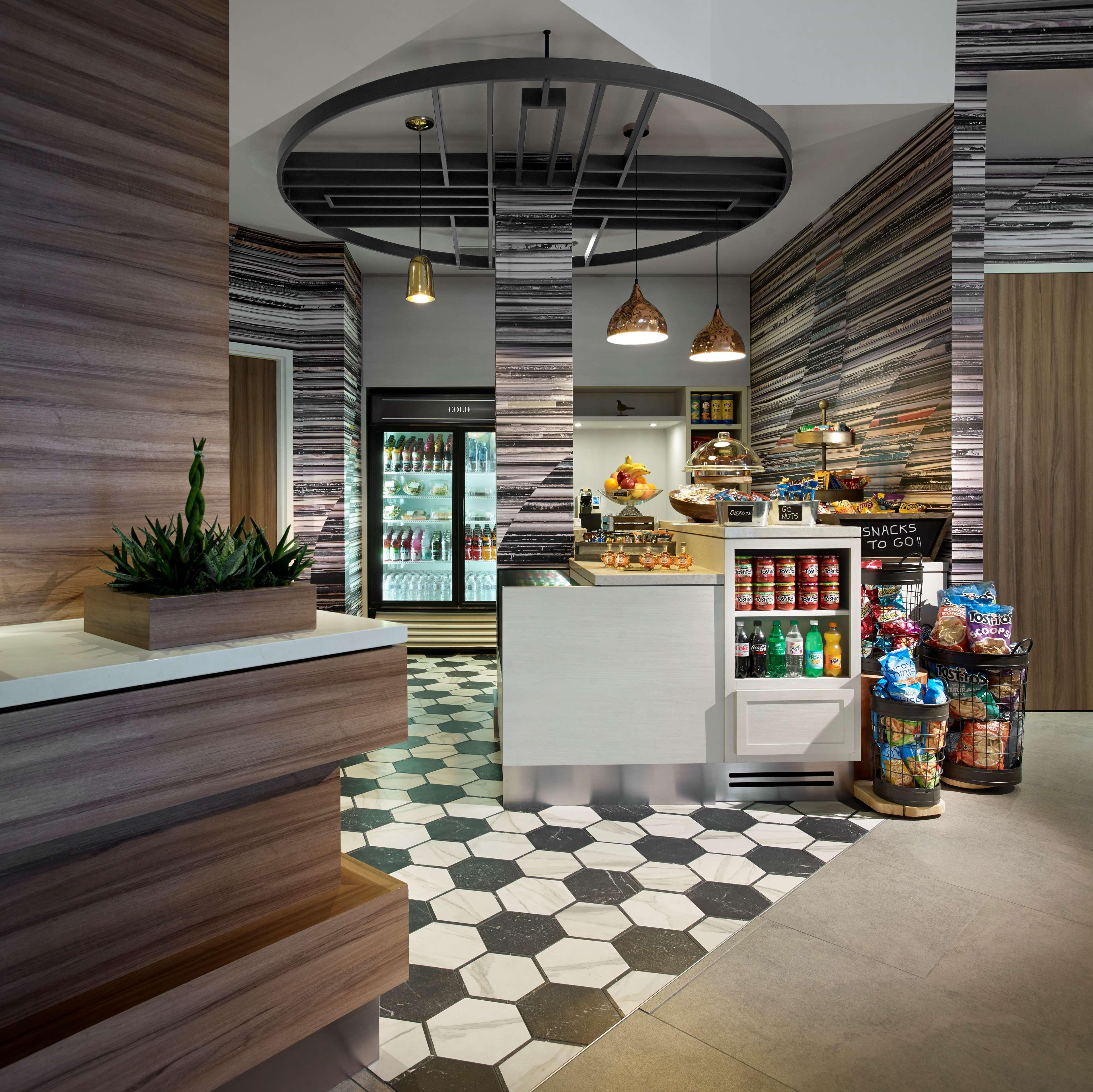 Hilton Garden Inn Toronto Airport Mississauga Exterior photo