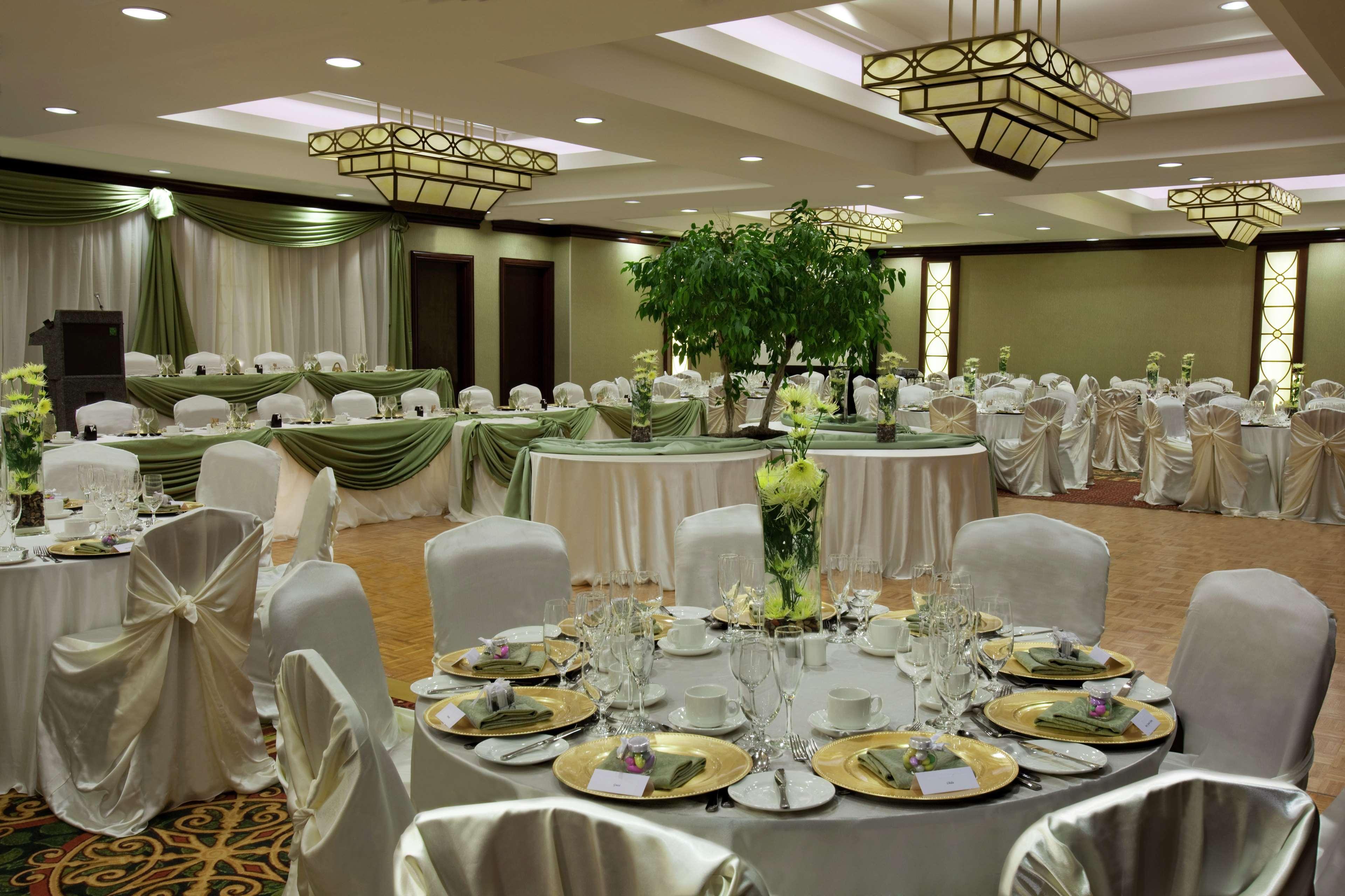 Hilton Garden Inn Toronto Airport Mississauga Restaurant photo