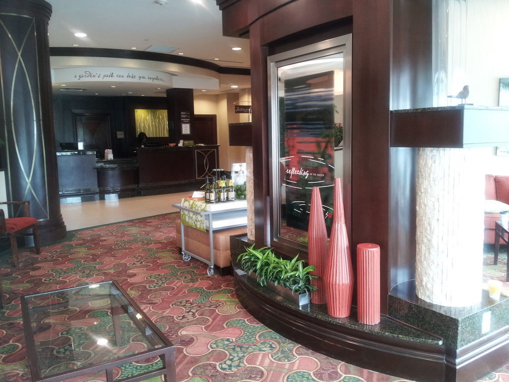 Hilton Garden Inn Toronto Airport Mississauga Exterior photo