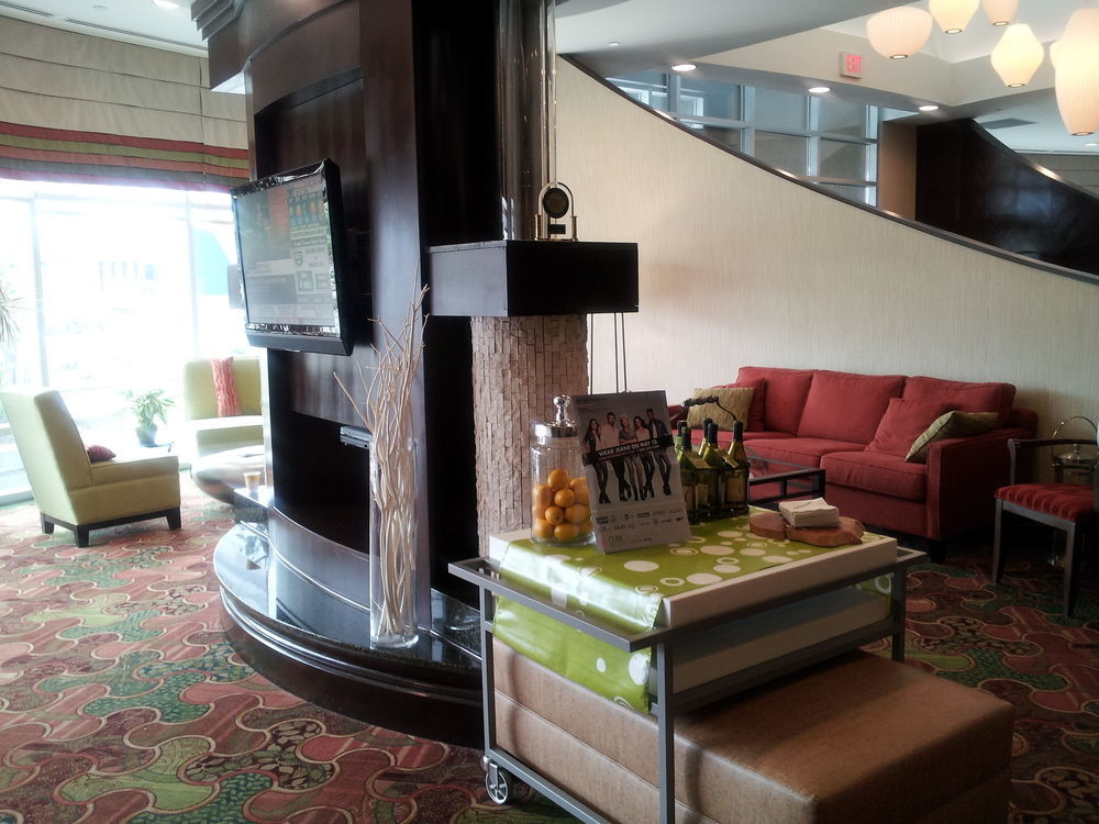 Hilton Garden Inn Toronto Airport Mississauga Exterior photo