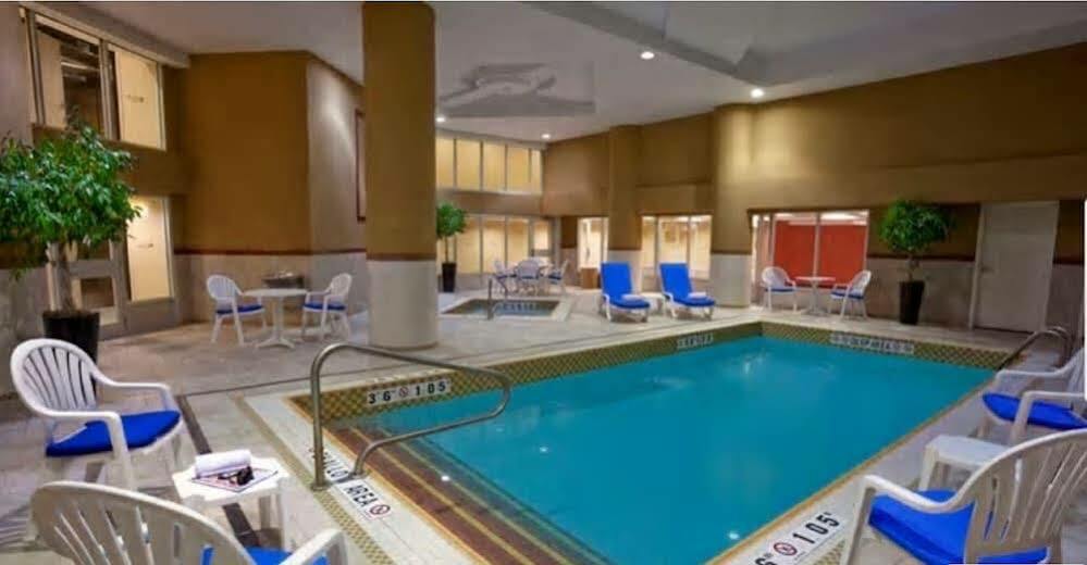 Hilton Garden Inn Toronto Airport Mississauga Exterior photo